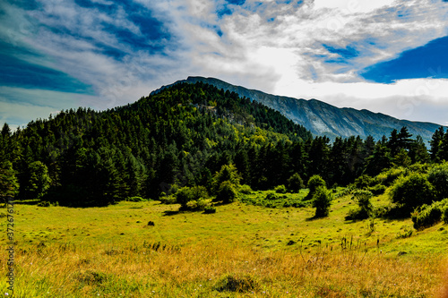 Parajes durante la subida al monte Ezkaurre/Ezcaurre situado entre navarra y huesca © Alotz