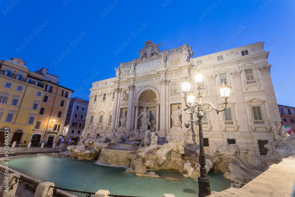 Fontana di Trevi all'alba, Roma