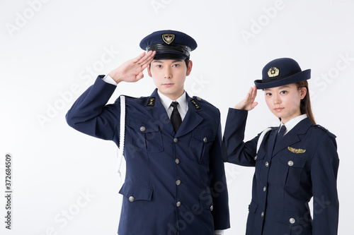 Obraz na płótnie 敬礼をする警察官