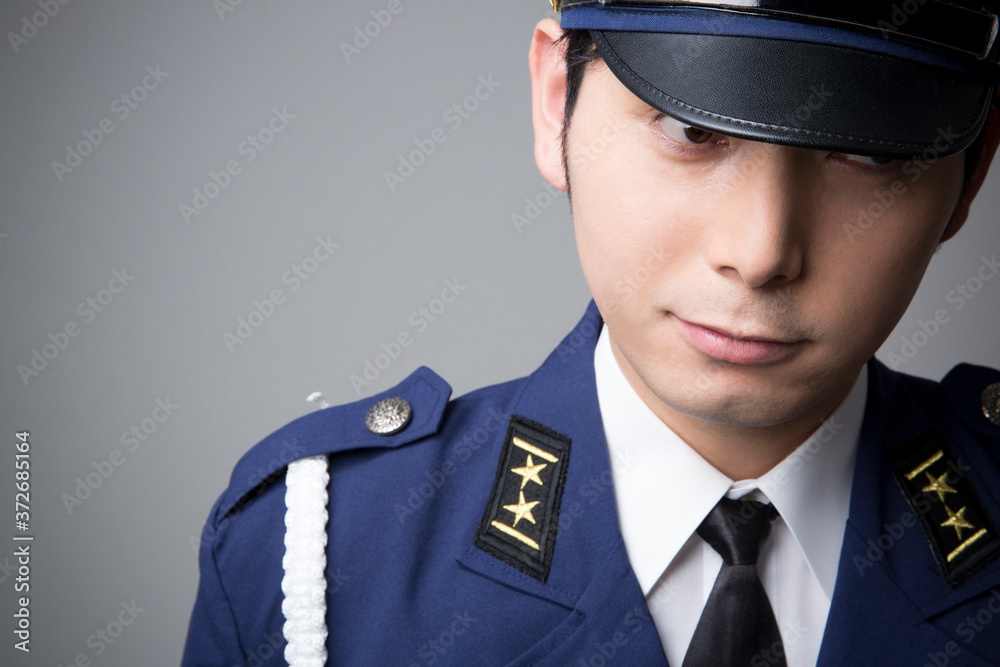 偽の警察官 偽の警察官