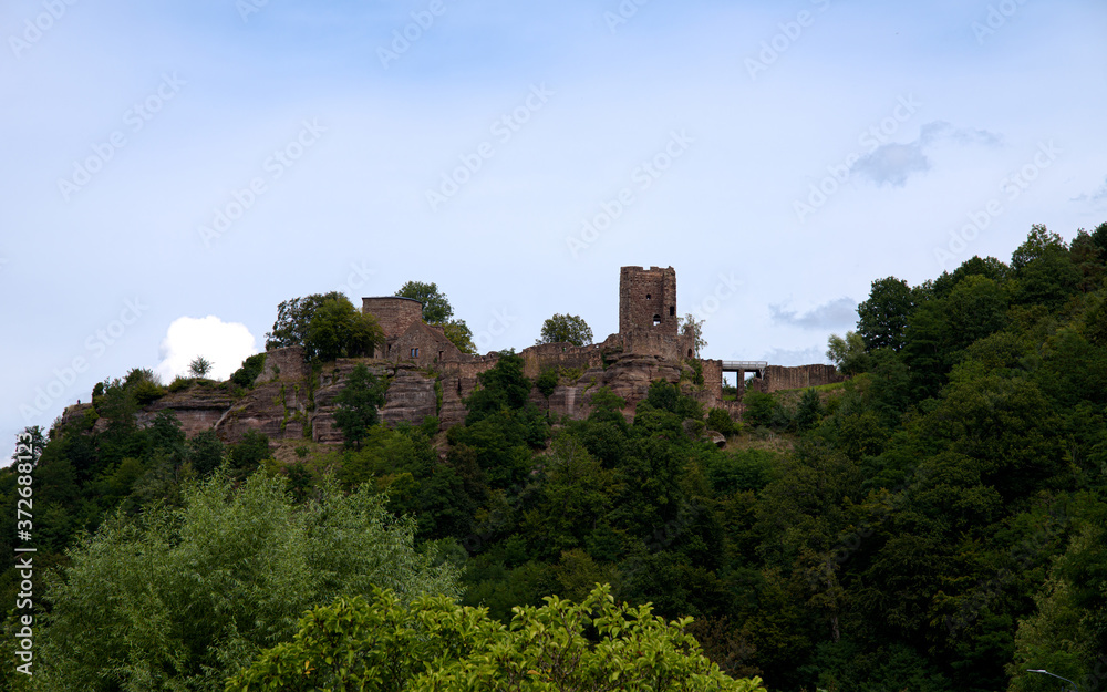 ruines du château de Lutzelbourg en Moselle