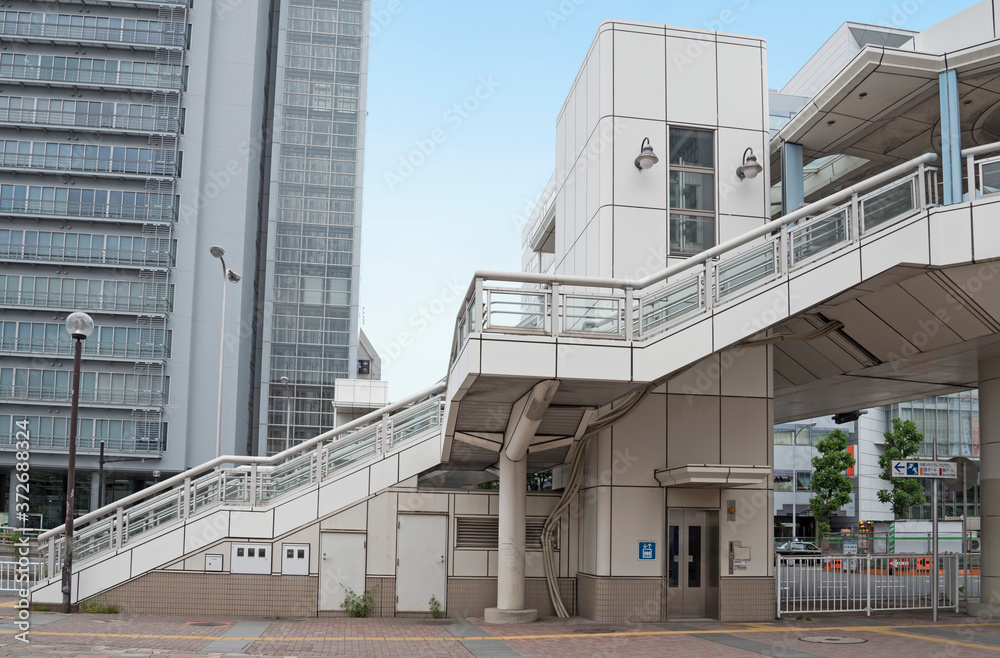 Naklejka premium エレベーター付きの歩道橋（神奈川県横浜市）