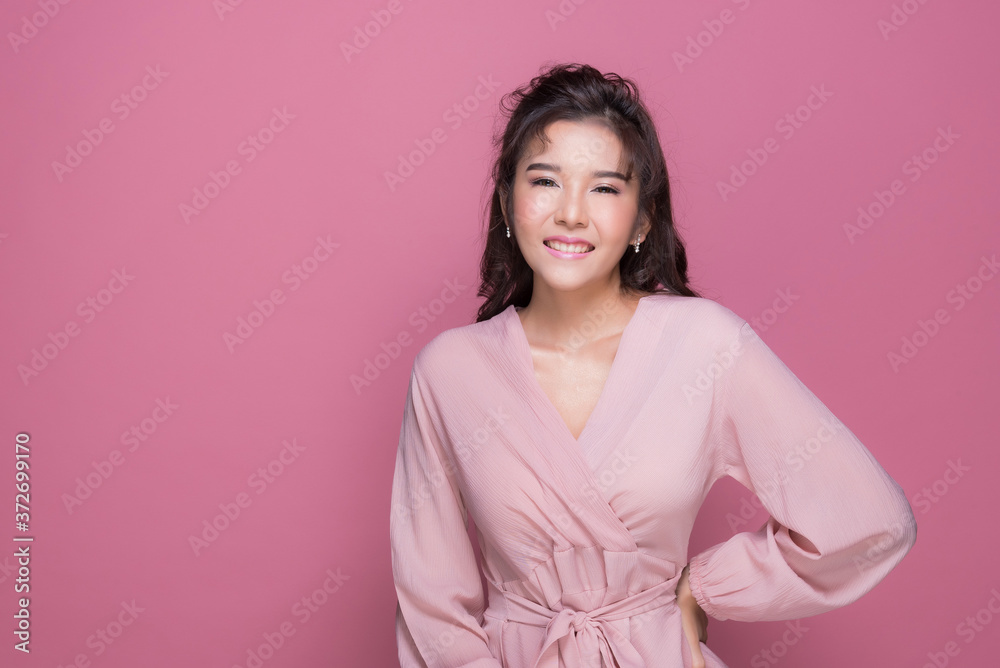 Portrait beautiful young woman in the studio on pink background
Portrait beautiful young woman in the studio on pink background