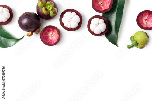 Foto Top view Mangosteens isolated on white background.