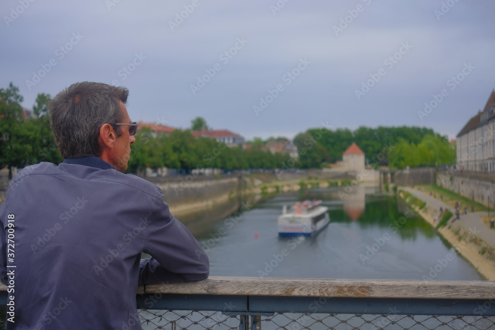 Portrait d'homme sur le pont Battant à Besançon