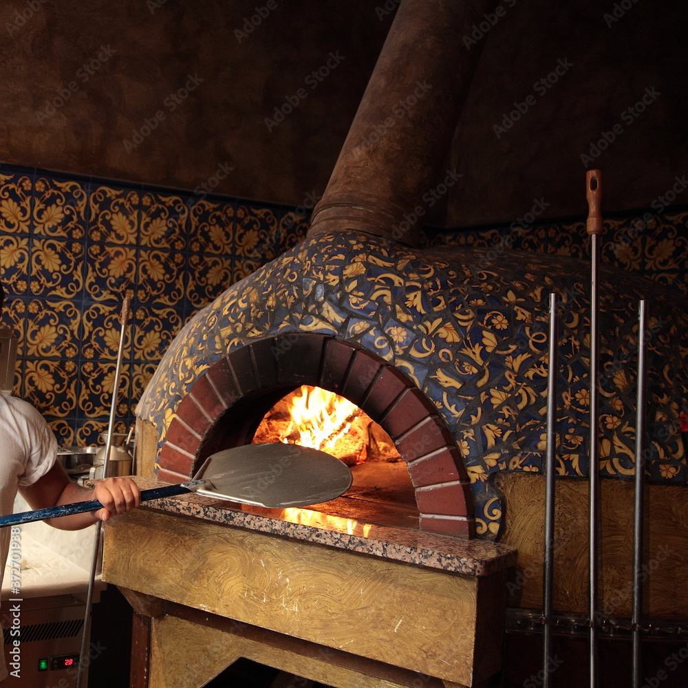 traditional italian pizza oven