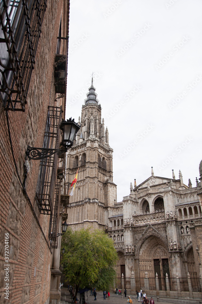 Fototapeta premium トレド大聖堂の外観