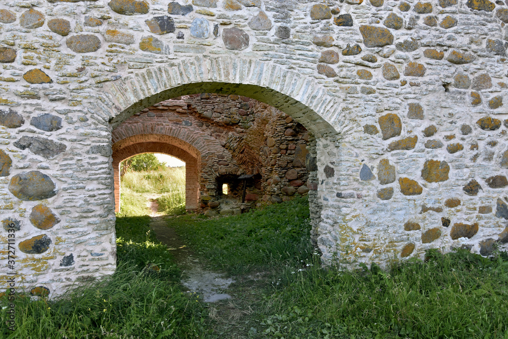 Fototapeta premium old stone arch