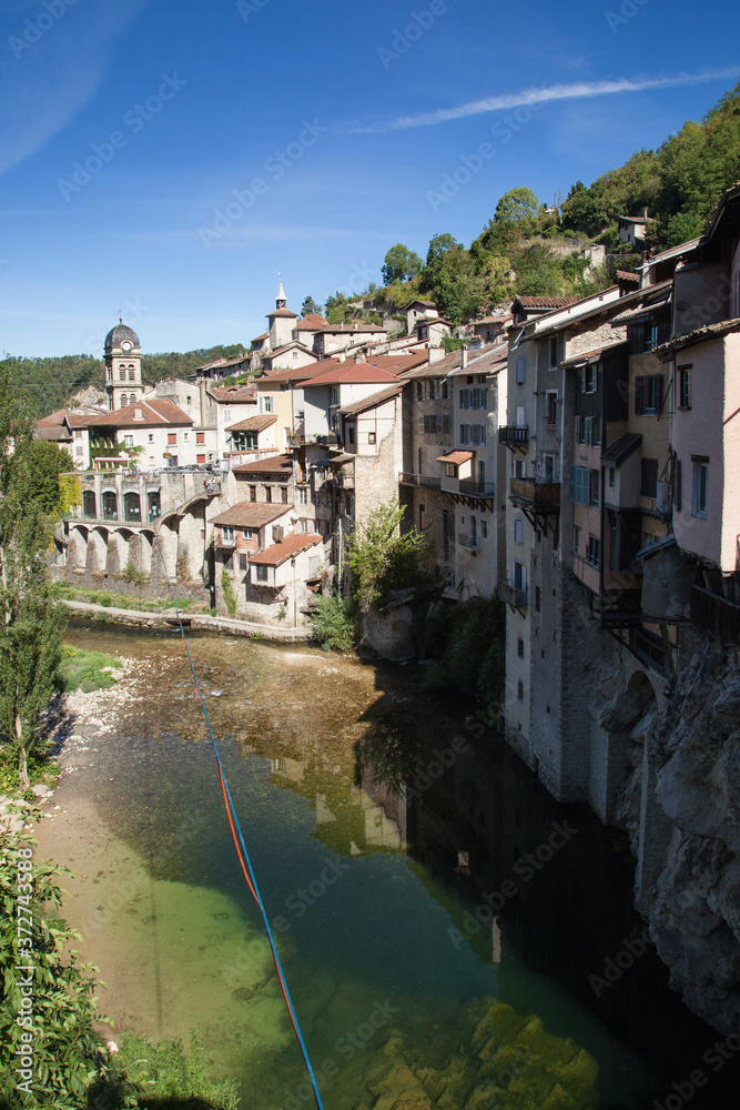 Les maisons suspendues de Pont en Royans dans l'Isère