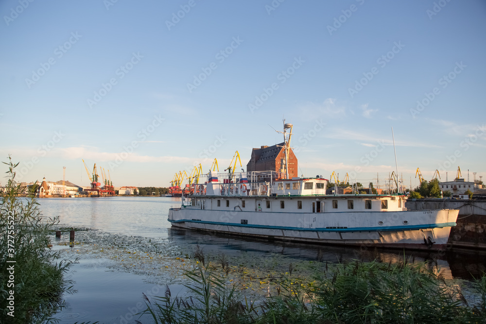 Obraz premium view of the port of Kaliningrad on a summer evening at sunset