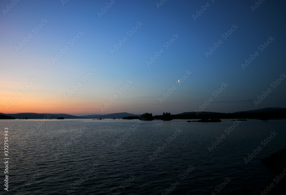 Fototapeta premium sunset at the lake in Karelia