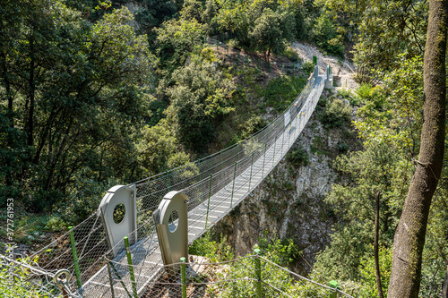Ponte Tibetano poco sopra il Lago di Garda - da Crereo