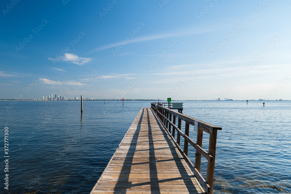Fototapeta premium Tampa, Florida park and boat ramp overlooking Hillsborough Bay