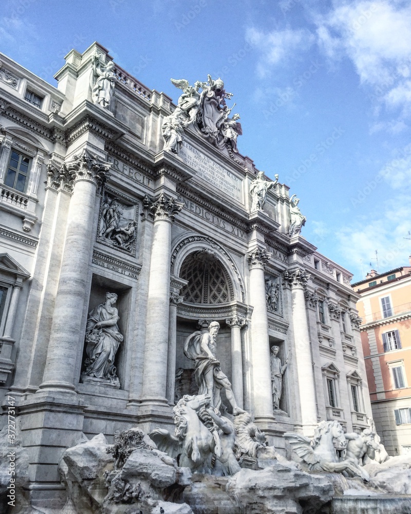 trevi fountain rome italy