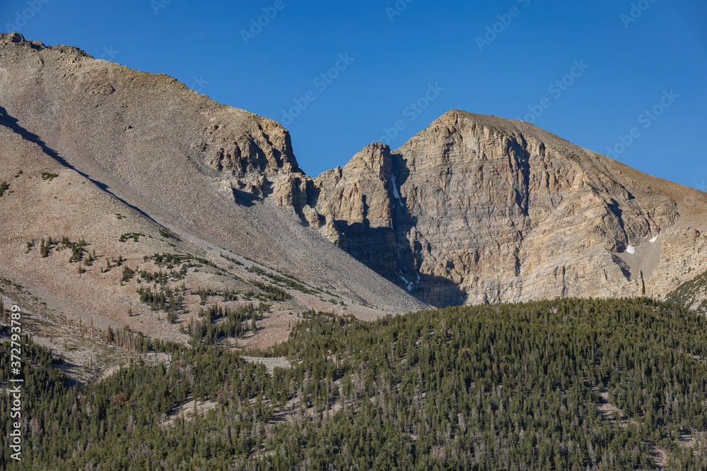 Sunny view of the beautiful Wheeler Peak from the Mather Point