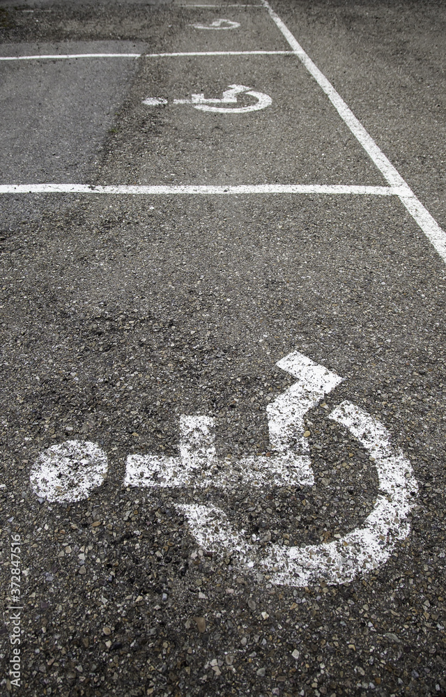Obraz premium Handicapped sign on the asphalt