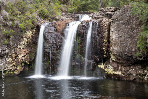 タスマニアのクレドルマウンテンのペンシルパイン滝 ( Pencil Pine Falls on Cradle Mountain in Tasmania )