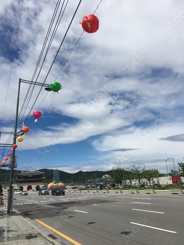 석가탄신일 즈음 연등이 날리는 서울, 광화문