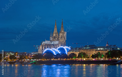 Köln by night