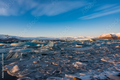 アイスランド ヴァトナヨークトル氷河 ヨークルスアゥルロゥン湖