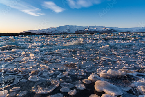 アイスランド ヴァトナヨークトル氷河 ヨークルスアゥルロゥン湖