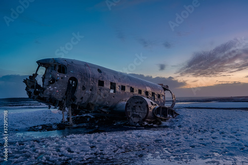 アイスランド DC-3飛行機の残骸 夕焼け