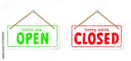 Open and closed board signs The sign is openly close, green and red label Vector hanging tags icons Come In, We're or We are Open Sorry we're closed signboard office or store market old door icons