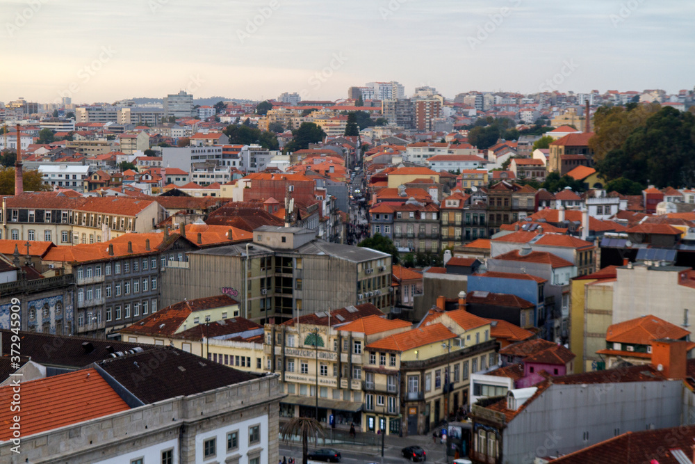 Panoramica o Skyline de la ciudad de Oporto, en el pais de Portugal