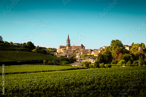 Le village médiéval de Saint Emilion et son vignoble