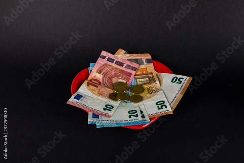 heart plate with euro banknotes