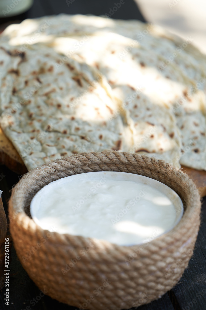 Obraz premium Azerbaijani traditional cuisine - Kutabs or Gozleme with herbs or meat