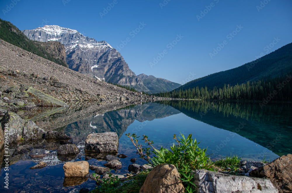 Fototapeta premium mountain lake reflection