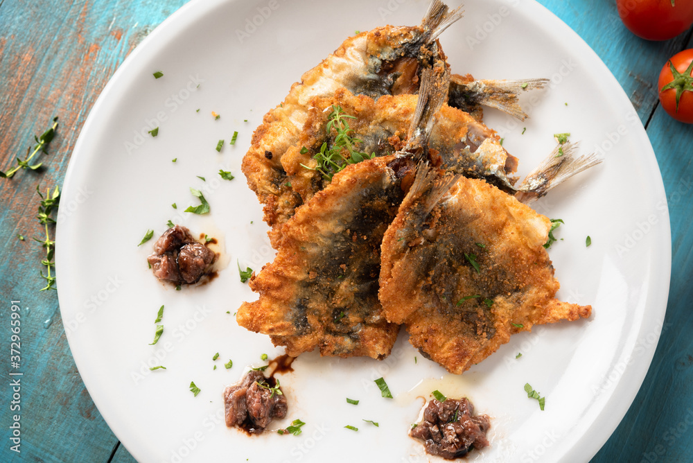 Piatto di sardine fritte, cucina Italiana Piatto di sardine fritte, cucina Italiana