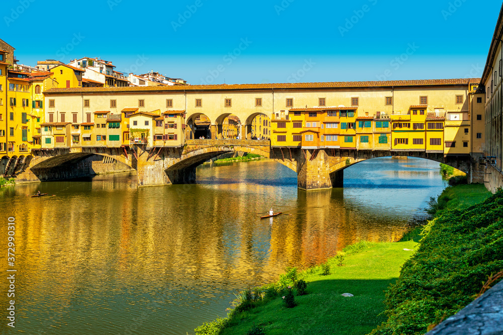 Morgensonne am Ponte Vecchio in Florenz