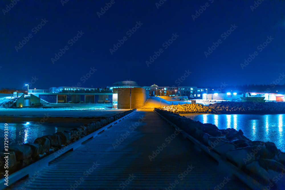Obraz premium Night photo of Reykjavik city beach. Waterfront lights