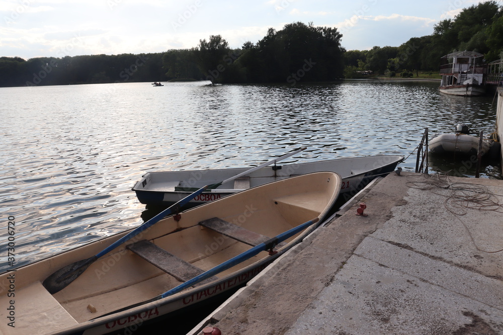 boat station in Minsk with building and pier