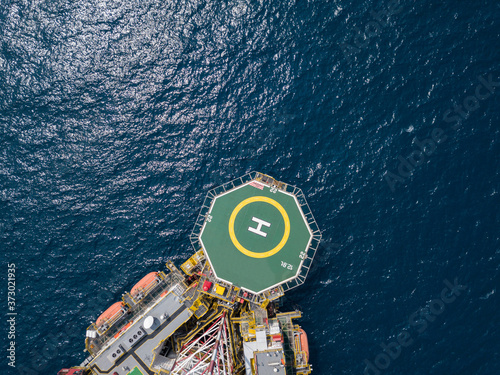 Offshore jack up rig and tow vessels during the rig move operation at the offshore location