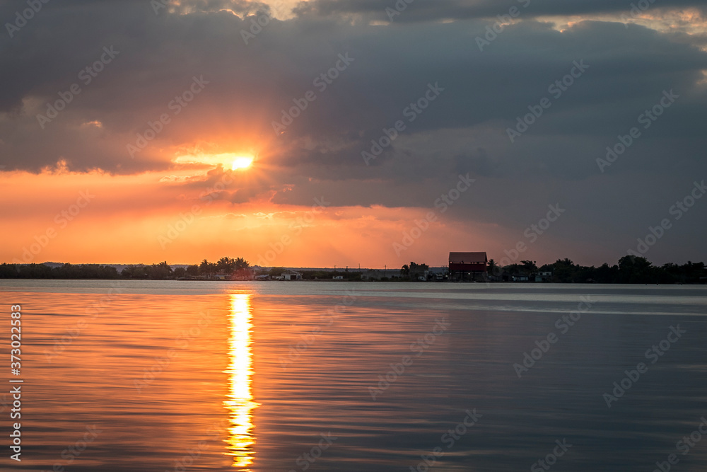 atardecer en la bahía de Cienfuegos Cuba