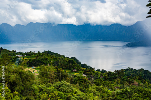 Fototapeta Naklejka Na Ścianę i Meble -  Danau Maninjau crater lake near Bukittynggi on Sumatra