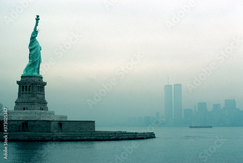 Obraz na płótnie Statue of Liberty with the twin towers