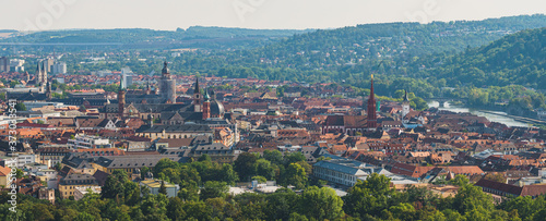 Panorama des Stadtkern von Würzburg im Sommer