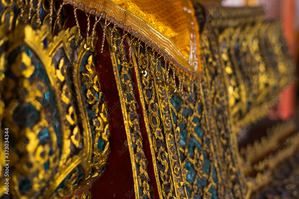 Φωτογραφία Close up of gold buddha statue in the temple in Thailand.
