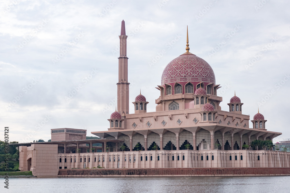 マレーシアのプトラモスク外観