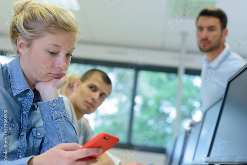 Tableau sur toile disrespectful university student using her cellphone