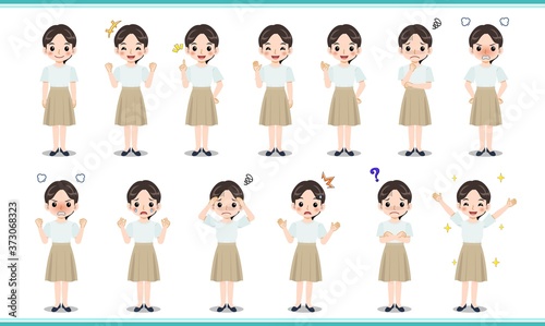 清楚な服装をした若い女性