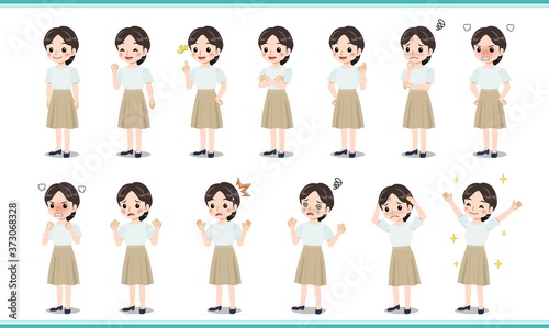 清楚な服装をした若い女性