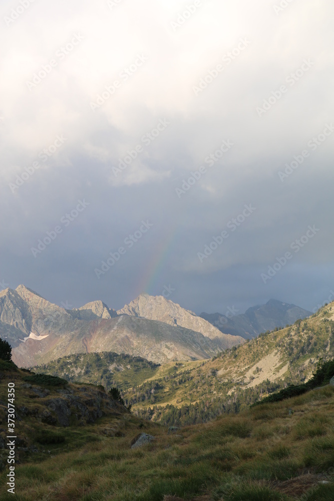Un arc en ciel sur les Pyrénées