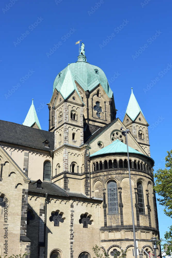 Kirche Quirinus-Münster in Neuss, NRW, Deutschland