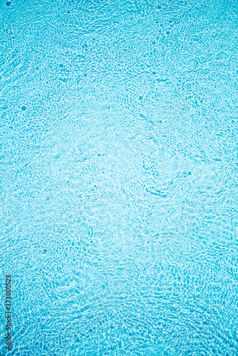 Abstrakter Hintergrund: Swimmingpool von oben betrachtet