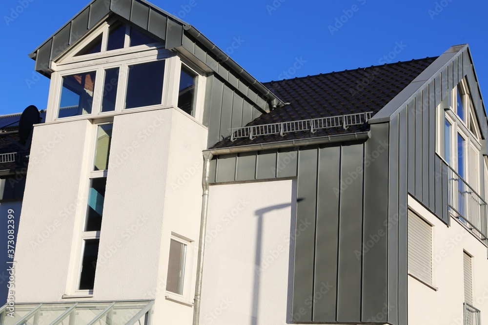 Wohnhaus mit schöner Stehfalzfassade Wohnhaus mit schöner Stehfalzfassade